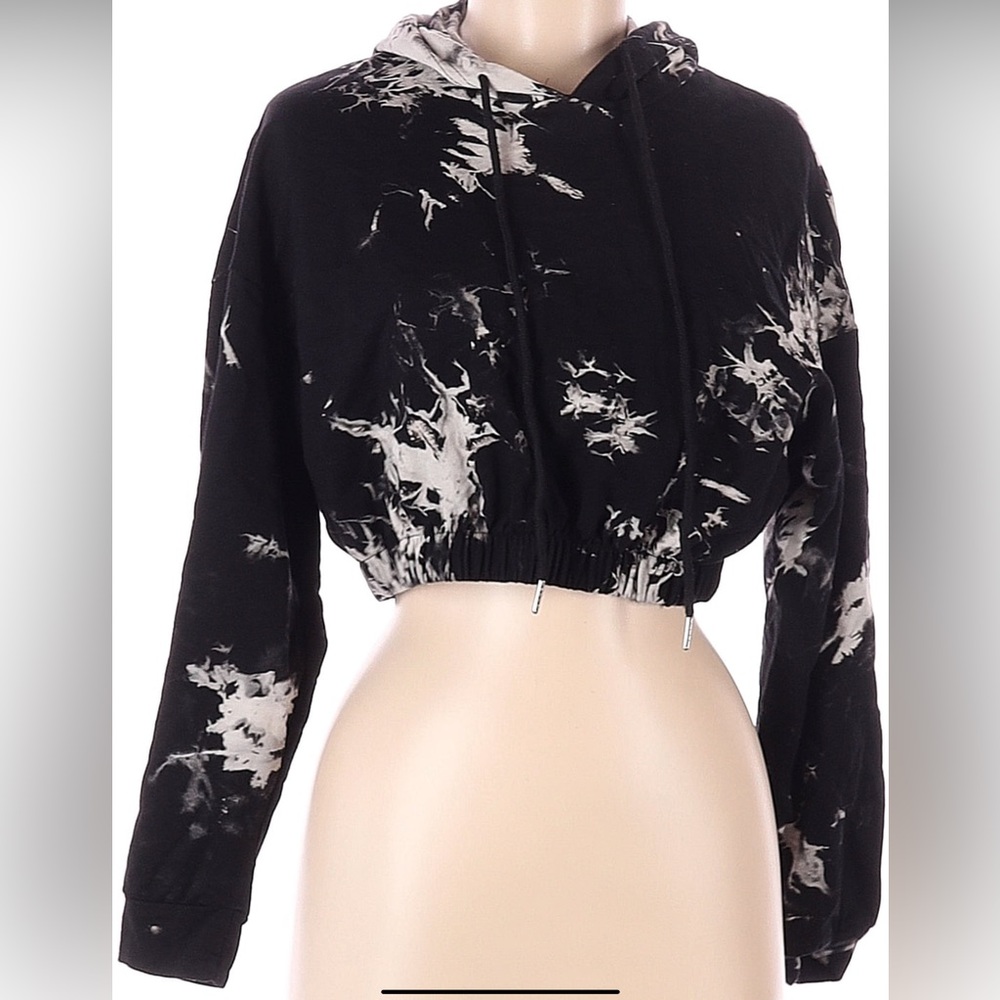 Beautiful and comfortable Designer Pullover Hoodie in Size M